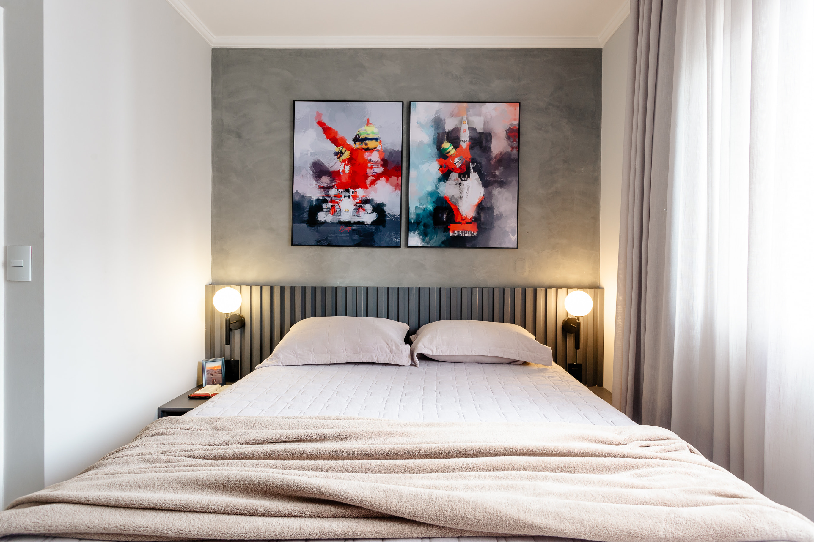 Detalhe de decoração escandinava com vasos de plantas em projeto de interiores elegante